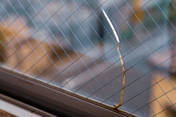 窓ガラスの修理＆リフォームをする時期の見極めとポイントは？サムネイル