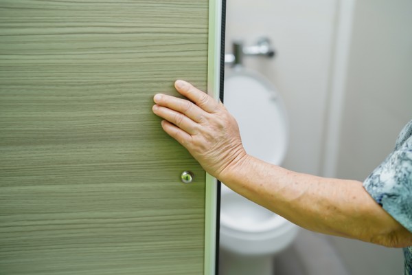 トイレのドアのリフォームで快適な理想の暮らしを手に入れる！詳しく解説サムネイル
